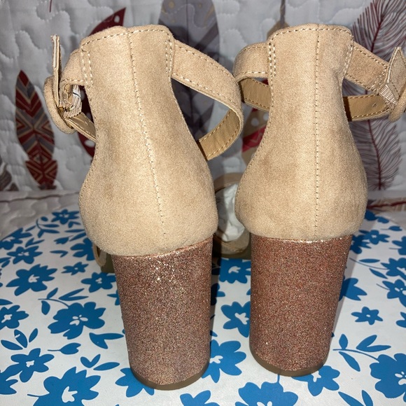 🎁NIB LC Lauren Conrad Hydrangea Heels 6 - Picture 9 of 13